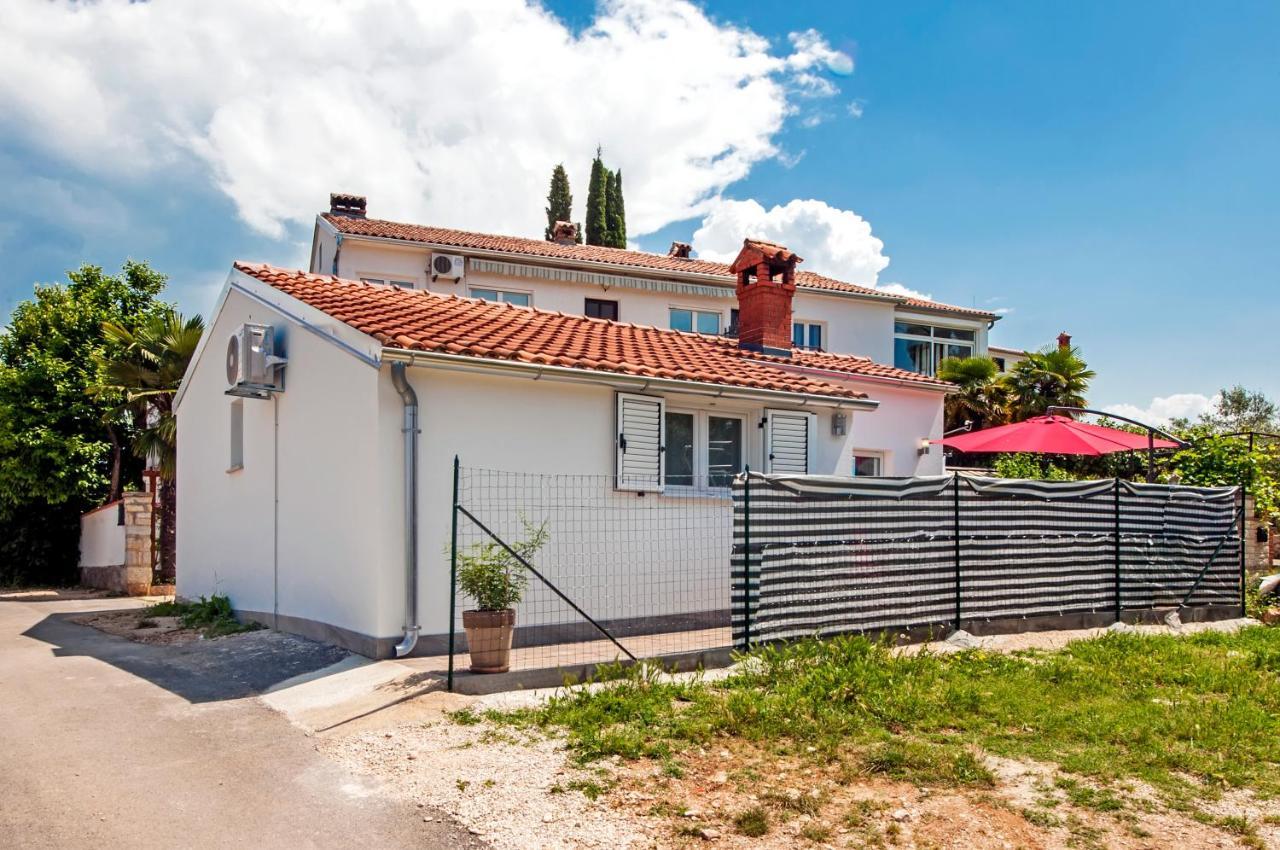 Вилла Little House - Just Few Steps From The City Center Ровинь Экстерьер фото